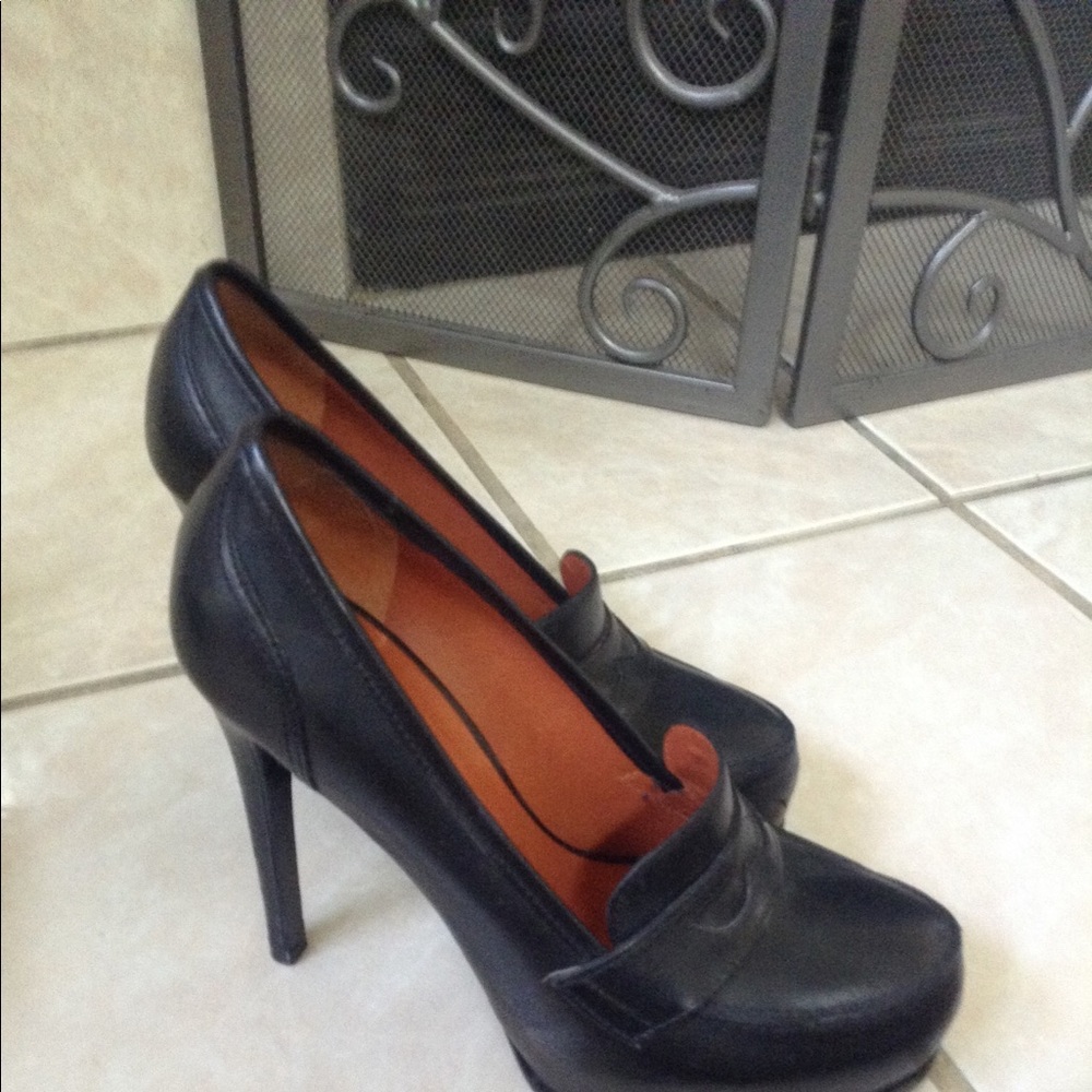 Pour La Victoire black heels